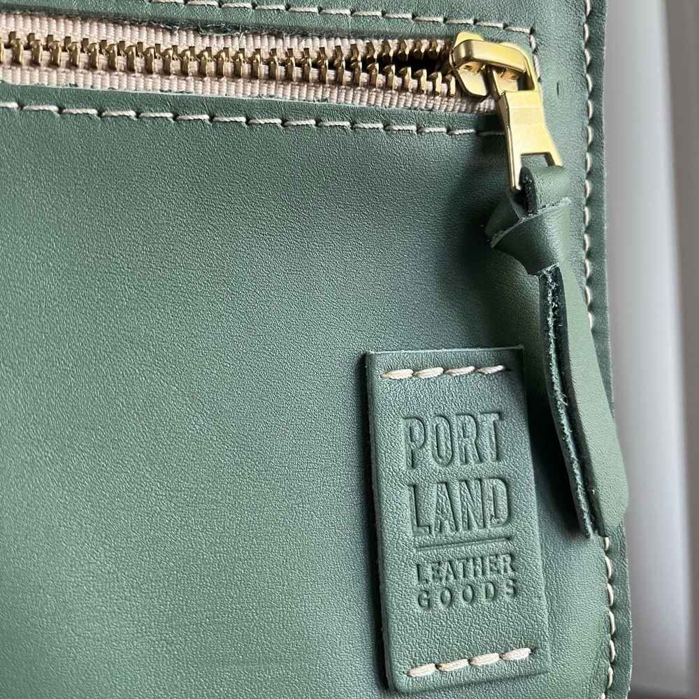 Portland Leather Adriana Pouch - Picture 4 of 5